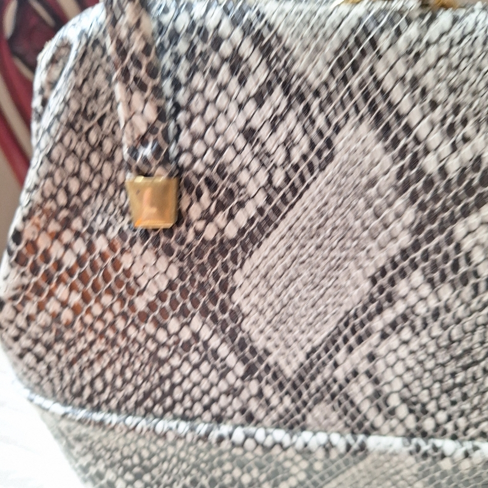 Vintage 1960 Preowned Faux Reptile Pattern Handbag Top Handle. - Picture 2 of 10